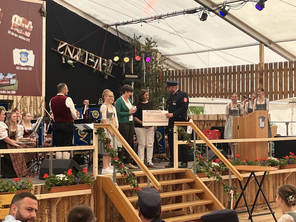 Spendenübergabe der Freiwilligen Feuerwehr Balgheim